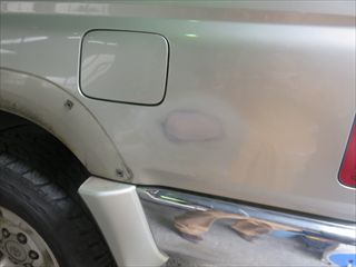 トヨタのハイラックスサーフ：傷の修理方法と費用