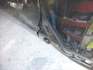 トヨタのプリウス：傷の修理方法と費用 左リアドア修理
