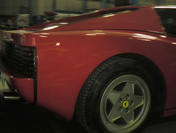 フェラーリテスタロッサの鈑金塗装の修理8