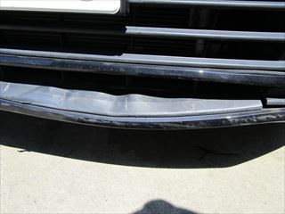 フォルクスワーゲンのゴルフトゥーラン Dba 1tczd 傷の修理方法と費用 フロントバンパー交換 部品代100 000円 板金塗装news