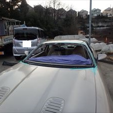 ジャガーのXK（GF-J41PA）：フロントガラス交換、レインセンサー取付など　部品代121,340円／技術料46,000円