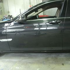 BMWの7シリーズ CBA-YE44　：傷の修理方法と費用　左フロントドア・左ドアシルカバー交換、塗装、他　総工賃143,250円／左フロントドア、他交換　部品代計237,060円　