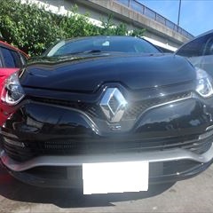 ルノーのルーテシア（ABA-RM5M)：傷の修理方法と費用　フロントバンパー修理、塗装　作業工賃70,000円/合計金額（税込）75,600円