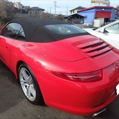 ポルシェの911（ABA-991MA104）：傷の修理方法と費用　左クォータープロラクターシール交換　部品代金8,695円/左ロッカーパネル板金塗装、ジャッキポイント修理　作業工賃190,000円/合計金額（税込）214,591円