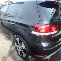 フォルクスワーゲンのゴルフ（ABA-1KCCZ）：傷の修理方法と費用　リアドア、ロックピラー、リアフェンダー交換、ロッカーパネル板金、塗装、他