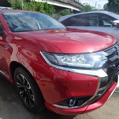 三菱のアウトランダーPHEV（DLA-GG2W）：傷の修理方法と費用　フロントバンパー他の交換　部品代金73,250円/作業工賃14,500円/合計金額（税込）94,770円