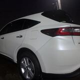 トヨタのハリアー（DBA-ZSU60W）：傷の修理方法と費用　左リアドア、左ロックピラー修理、塗装　作業工賃196,364円/合計金額（税込）216,000円