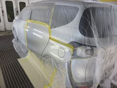 トヨタのシエンタ（DBA-NSP170G）傷の修理方法と費用　フロントバンパー、左スライドドア、左クォーターパネル、リアバンパー修理・塗装　作業工賃180,000円