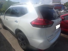 日産のエクストレイル（DBA-NT32）：傷の修理方法と費用　左リアドア他の交換、左フロントドア、左クォーターパネル他の板金、脱着、塗装など