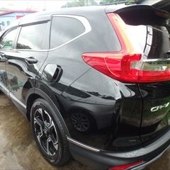 ホンダのCR-V（DBA-RW1）　傷の修理方法と費用　左リアドア板金塗装97,000円　リアドアガーニッシュ交換　部品代11,500円