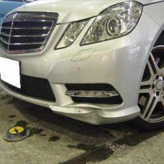 メルセデス・ベンツのE550 CBA-212072 　：傷の修理方法と費用　フロントバンパー脱着修理、塗装