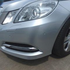 メルセデス・ベンツのEクラス LDA-212224C　：傷の修理方法と費用　フロントバンパー修理費用　工賃50,000円