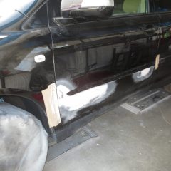 トヨタのハリアー　：傷の修理方法と費用　左フロントドア周辺　塗装一式　50,000円