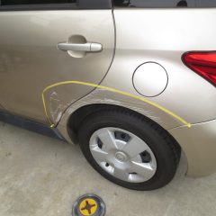 トヨタのイスト　：傷の修理方法と費用　左クォーターパネル・リアドア　板金塗装　60,000円