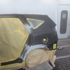 トヨタのプリウスα　：傷の修理方法と費用　左クォーターパネル板金塗装　技術料44,300円