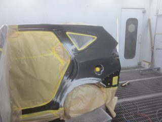 トヨタのプリウスα　：傷の修理方法と費用　左クォーターパネル板金塗装　技術料44,300円