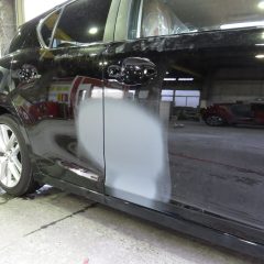 トヨタレクサスのCT DAA-ZWA10　：傷の修理方法と費用　 右フロントドア・リアドア板金、塗装　総工賃100,000円