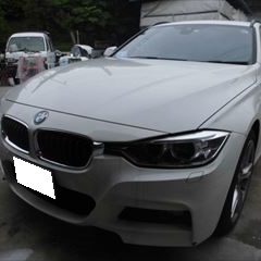 BMWの3シリーズ（LDA-3D20）：傷の修理方法と費用　フロントバンパー板金、塗装、12カ月点検、エンジンオイル交換など