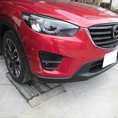 マツダのCX-5（LDA-KE2AW）：傷の修理方法と費用　アーチモール交換　部品代金5,125円/フロントバンパー、左リアドア、左クォーターパネル板金、塗装　作業工賃160,000円/合計金額（税込）178,335円