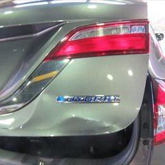 ホンダのジェイド（DAA-FR4）：傷の修理方法と費用　リアバンパーフェイス、エンブレムの交換　部品代金39,120円／テールゲート板金、塗装　作業工賃94,900円／合計金額（税込）144,741円