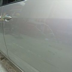 トヨタのヴォクシー（TA-AZR65G）：傷の修理方法と費用　左スライドドア、左クォーターパネル板金、塗装　作業工賃150,000円／合計金額（税込）162,000円