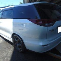 トヨタのエスティマHV（AHR20W）：傷の修理方法と費用　リアバンパーカバー、リアバンパースポイラー、左クォーター・パネル他の交換／右ボディロアバックパネル、左クォーターウインド他の脱着、板金、塗装など