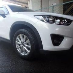 マツダのCX-5（LDA-KE2FW）：傷の修理方法と費用　右前後のドアの板金、塗装、付属品の脱着修理費用　作業工賃77,775円／合計金額（税込）83,997円