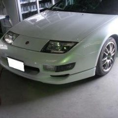 日産のフェアレディZ (CZ32 300ZX)　：傷の修理方法と費用　 フロントバンパー他、交換　部品代金199,487円／左フロントフェンダー脱着、板金、塗装、他　作業工賃145,680円／合計金額（税込）372,780円