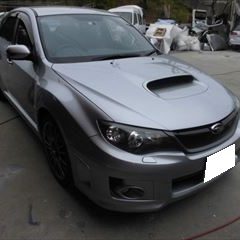 スバルのインプレッサWRX STI（CBA-GRB）：傷の修理方法と費用　フロントバンパー分解・修理・塗装　作業工賃50,000円/合計金額（税込）54,000円