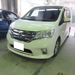 日産のセレナ（DBA-FC26）：傷の修理方法と費用　フロントバンパー修理、塗装　作業工賃28,000円/合計金額（税込）30,240円