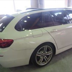 BMWの523i（DBA-XL20）：傷の修理方法と費用　右リアドア、右クォーターパネル板金塗装　作業工賃220,000円／合計金額（税込み）237,600円