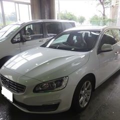 ボルボのV60（DBA-FB4164T）：傷の修理方法と費用　左クォーターパネル板金塗装　作業工賃120,000円　合計金額（税込み）129,600円