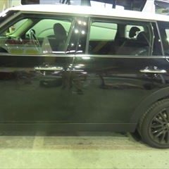 BMWのMINI（LDA-LR20）：傷の修理方法と費用　左リアドア板金、塗装　作業工賃70,000円/合計金額（税込）75,600円