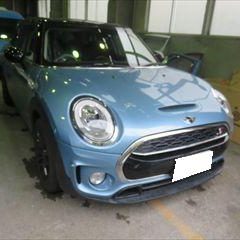 BMWのMINI（DBA-LN20）：傷の修理方法と費用　フロントオーバーフェンダー交換　部品代金14,400円/右フロントバンパー、ボンネット板金、塗装　作業工賃140,000円/合計金額（税込）166,752円