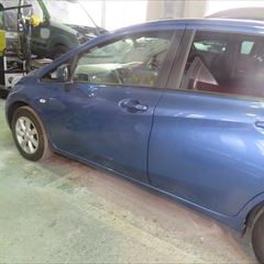 日産のノート（DBA-E12）：傷の修理方法と費用　左フロントドア板金塗装　技術料60,000円　合計金額（税込み）64,800円