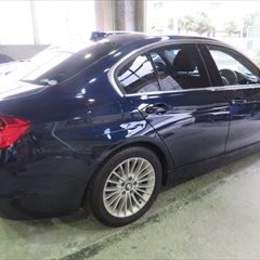 BMWの3シリーズ（DBA-3B20）：傷の修理方法と費用　右クォーターパネル板金、塗装　作業工賃145,000円/合計金額（税込）156,600円