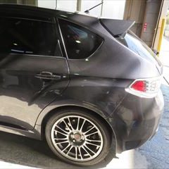 スバルのインプレッサ：傷の修理方法と費用　左クォーターパネル、リアバンパー他の修理、板金塗装　作業工賃85,000円/合計金額（税込）91,800円