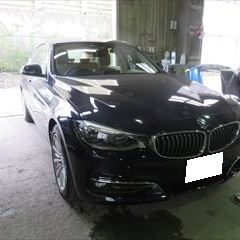 BMWの3シリーズ（DBA-8X20）：傷の修理方法と費用　フロントバンパー修理、塗装　作業工賃45,000円/合計金額（税込）48,600円