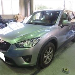 マツダのCX-5（LDA-KE2AW）：傷の修理方法と費用　左リアオーバーフェンダー交換　部品代金4,900円/左リアドア板金、塗装　作業工賃70,000円/合計金額（税込）80,892円