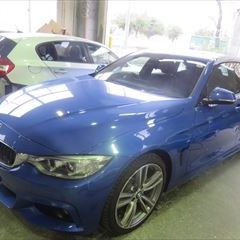 BMWの4シリーズ（DBA-4A28）：傷の修理方法と費用　フロントバンパー、左フロントドア板金、塗装　作業工賃260,000円/合計金額（税込）280,800円