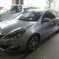 プジョーの308（LDA-T9WBH01）：傷の修理方法と費用　左ロッカーパネル板金、塗装　作業工賃90,000円（税別）