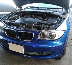BMWの1シリーズ（ABA-UD20）：オイル漏れ修理、オイルエレメント、ヘッドカバーパッキンなどの交換　部品代23,480円/技術料31,000円（税別）