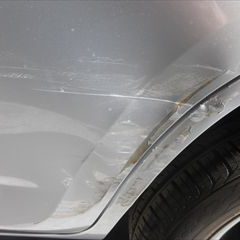 トヨタのRAV4（DBA-ACA36W）：傷の修理方法と費用　左リアドア、左ロックピラー、左クォーター・パネルの板金、塗装　作業工賃150,000円／合計金額（税込）162,000円