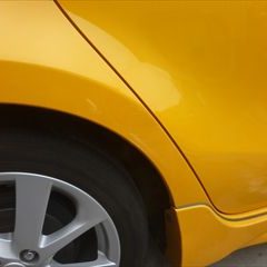 トヨタのアクア(DAA-NHP10)：傷の修理方法と費用　右クォーターパネル板金塗装　作業工賃40,000円／合計金額(税込)43,200円