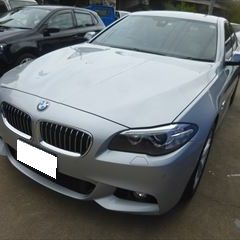 BMWの5シリーズ（DBA-XG20）：傷の修理方法と費用　フロントバンパー修理、塗装　作業工賃70,000円/合計金額（税込）75,600円