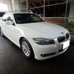 BMWの3シリーズ E90（LBA-PH25）：傷の修理方法と費用　フロントバンパー、リアバンパーの修理費用、右リアドア板金塗装　作業工賃180,000円／合計金額（税込）194,400円