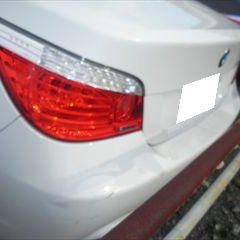 BMWの525i（ABA-NU25）：傷の修理方法と費用　リアバンパー交換　部品代金137,000円／交換作業、塗装　作業工賃75,600円