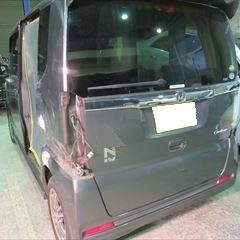 ホンダのNBOXカスタム（DBA-JF1）：傷の修理方法と費用　左リアアウトサイドパネル板金、アルミホイール交換塗装　合計金額（税込）130,620円