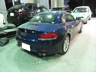 BMW　Z４（DBA-LL20）：傷の修理方法　右リアクォーターパネルのヘコミ　板金修理