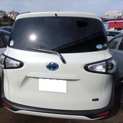 トヨタのシエンタ（DAA-NHP170G）　修理方法と費用　バックドアパネル交換　塗装